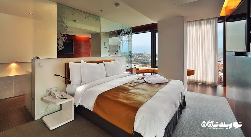 نمای تخت بزرگ سوئیت جونیور