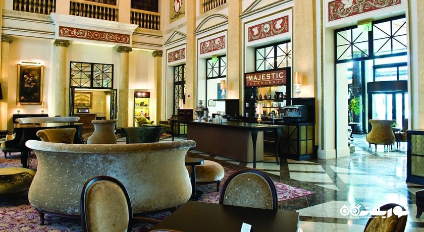 سالن استراحت و بار مجستیک