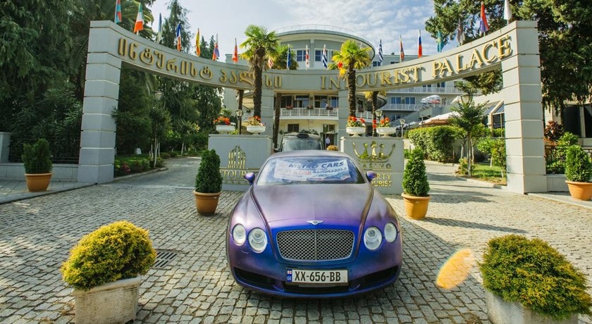 ورودی هتل اینتوریست پالاس