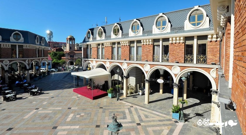 درب ورودی هتل پیازا فور کالرز