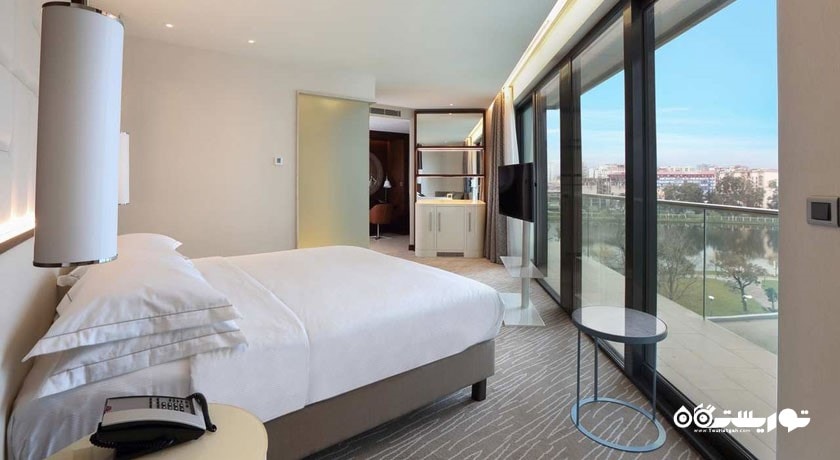 نمای تخت بزرگ اتاق کرنر