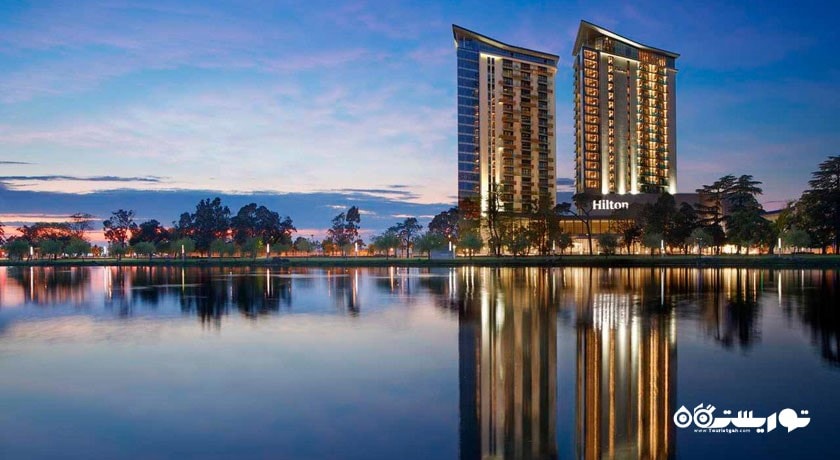 نمای شب هتل هیلتون باتومی