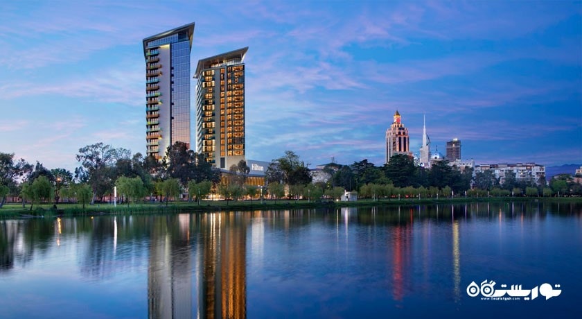 دورنمای شب هتل هیلتون باتومی