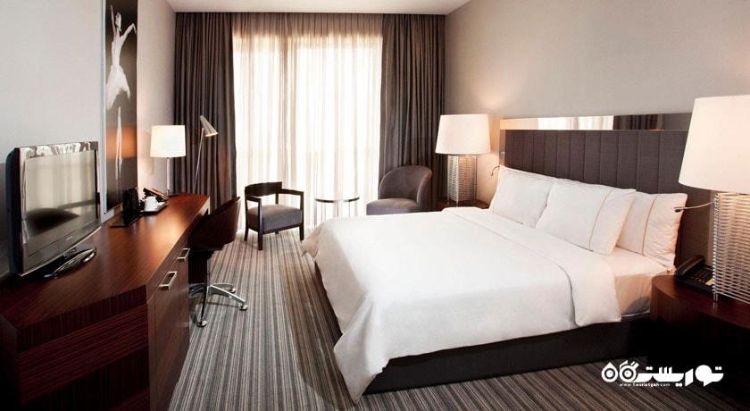 نمای تخت بزرگ اتاق دلوکس