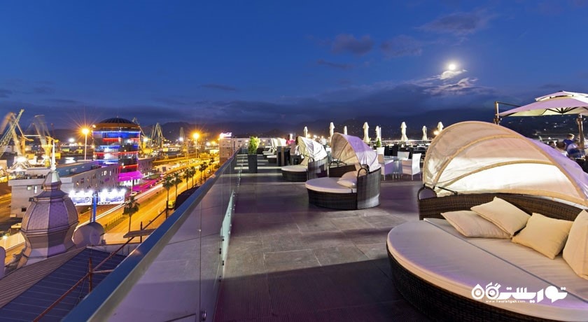 محوطه استراحت رستوران و بار تراسیتی