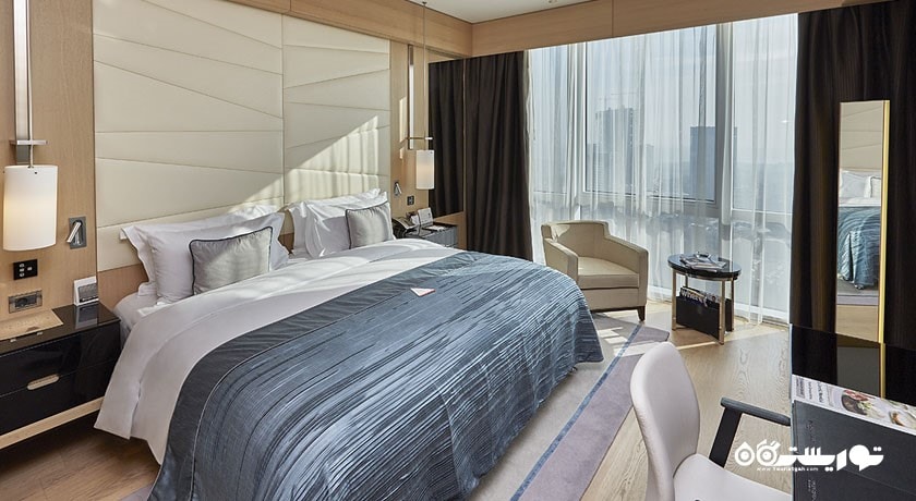 نمای تخت بزرگ اتاق اگزکیوتیو