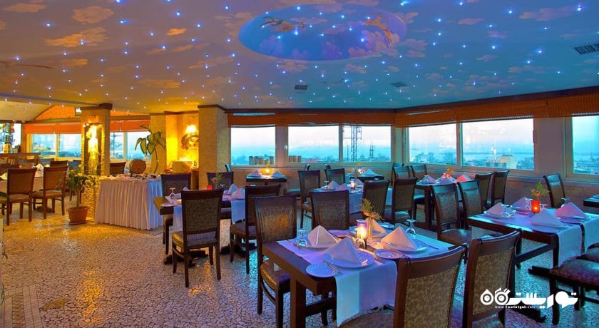 نمای کلی از بار و رستوران جمشیت