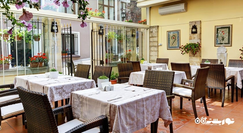 محوطه فضای باز رستوران گاردن