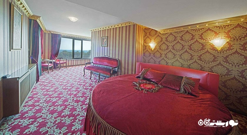 نمای تخت بزرگ سوئیت هتل