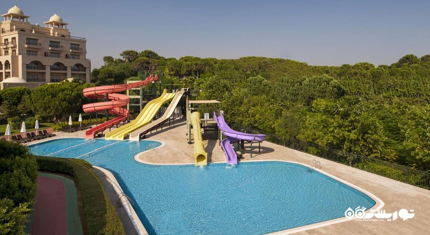 نمای سرسره های پارک آبی هتل