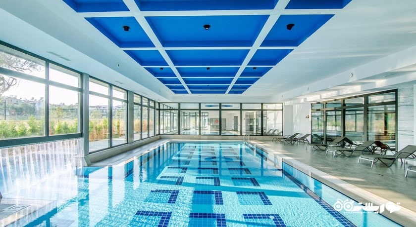 استخر سرپوشیده مرکز اسپا