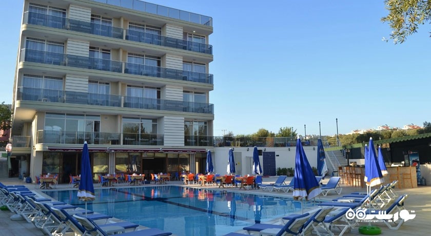 استخر روباز و ساختمان هتل