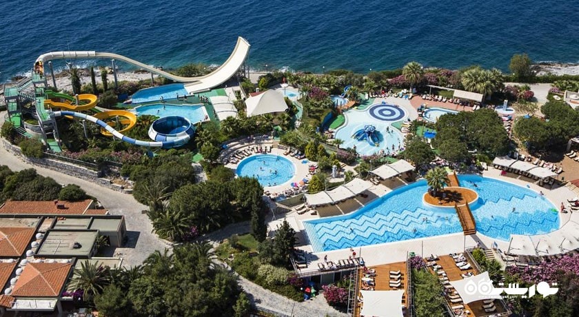 پارک آبی هتل پاین بی هالیدی ریزورت