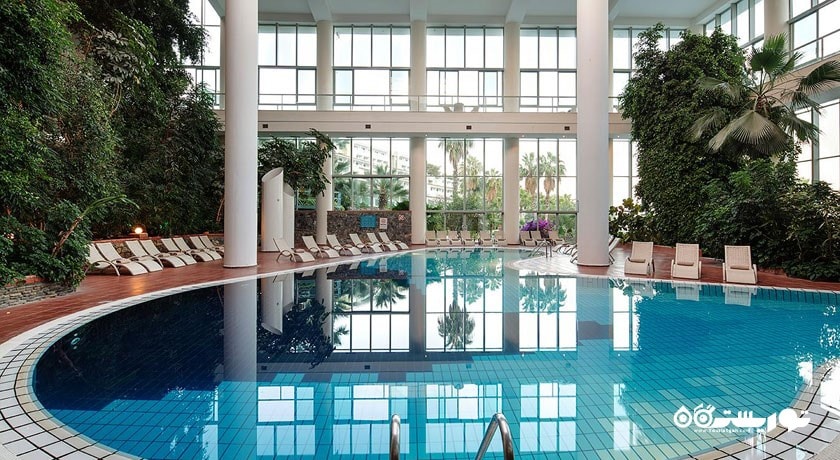 استخر سرپوشیده مرکز اسپا