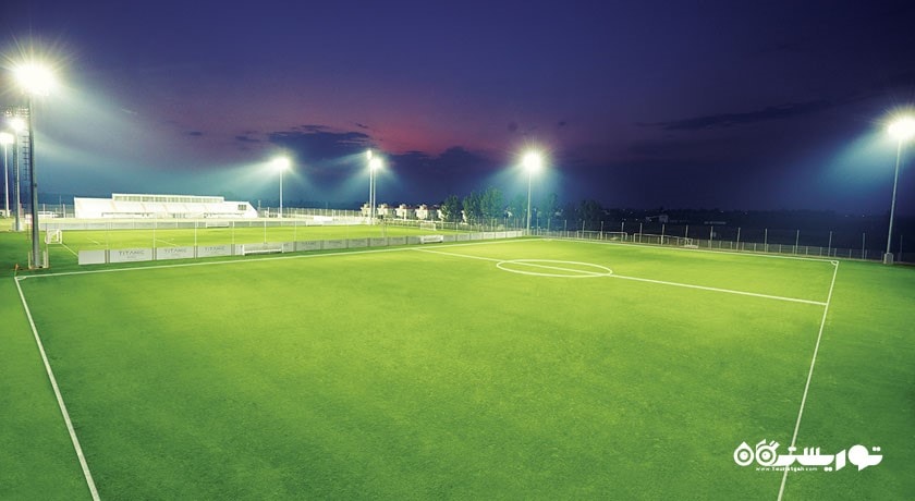زمین فوتبال هتل تایتانیک دلوکس بلک