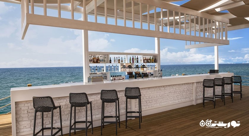 پیر بار هتل سیرنا بلک