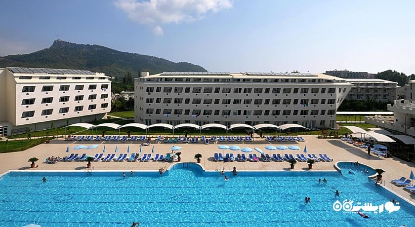 استخر روباز هتل دایما بیز
