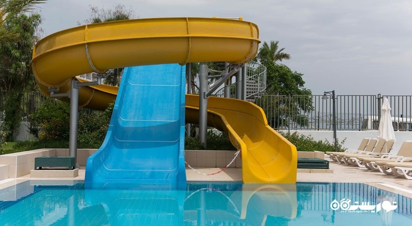 سرسره های استخر روباز هتل