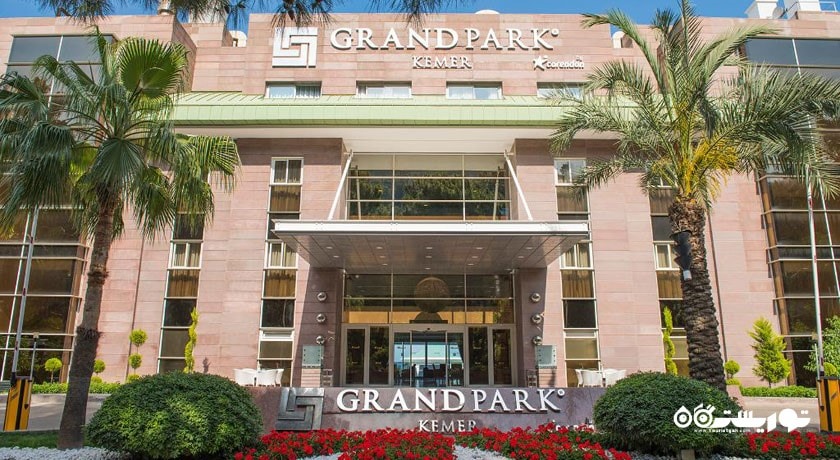 درب ورودی هتل گرند پارک کمر