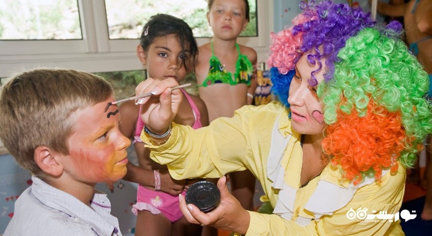 نقاشی روی صورت در کلاب کودکان