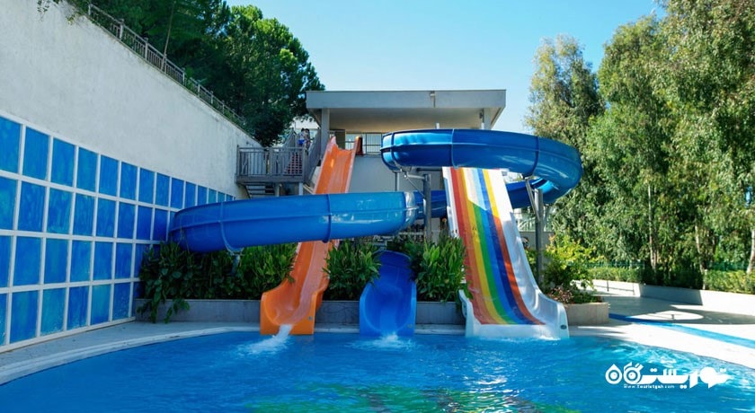 سرسره های استخر روباز هتل