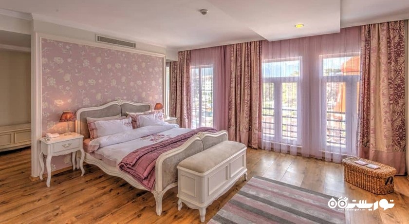 نمای تخت بزرگ سوئیت کوئین