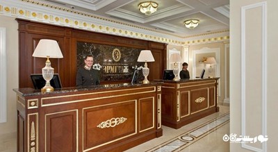 میز پذیرش هتل موزه ی رسمی دولتی ارمیتاژ