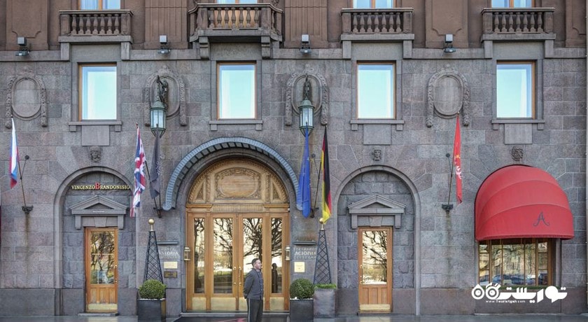 درب ورودی هتل آستوریا