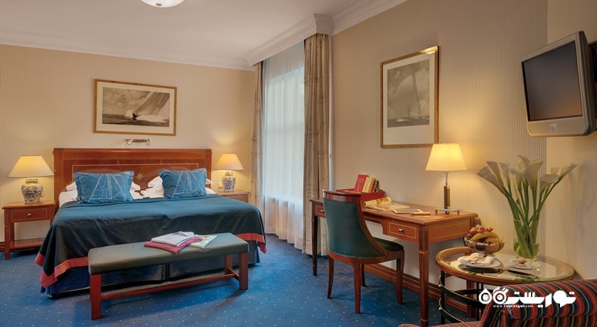 نمای تخت بزرگ اتاق بیزینس