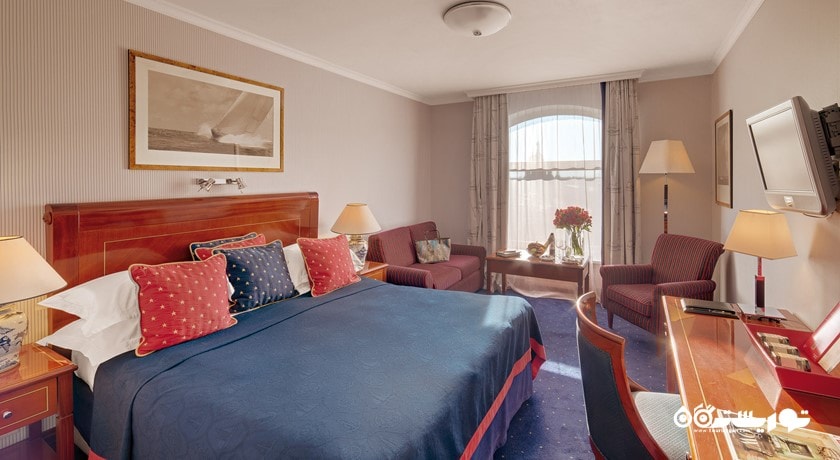 نمای تخت بزرگ اتاق سوپریور