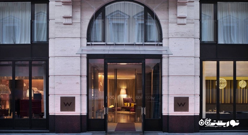 درب ورودی هتل دبلیو سن پترزبورگ