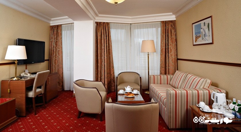 محوطه نشیمن سوئیت دوخوابه