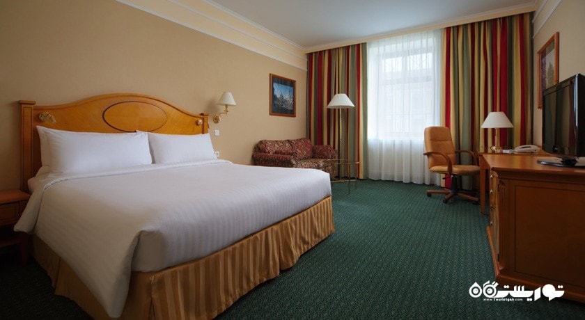 نمای تخت بزرگ اتاق دلوکس