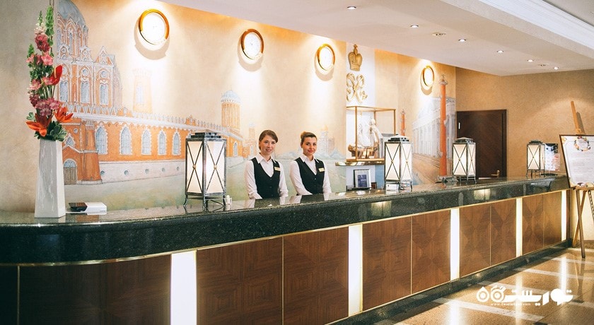 میز پذیرش هتل پیتر فرست