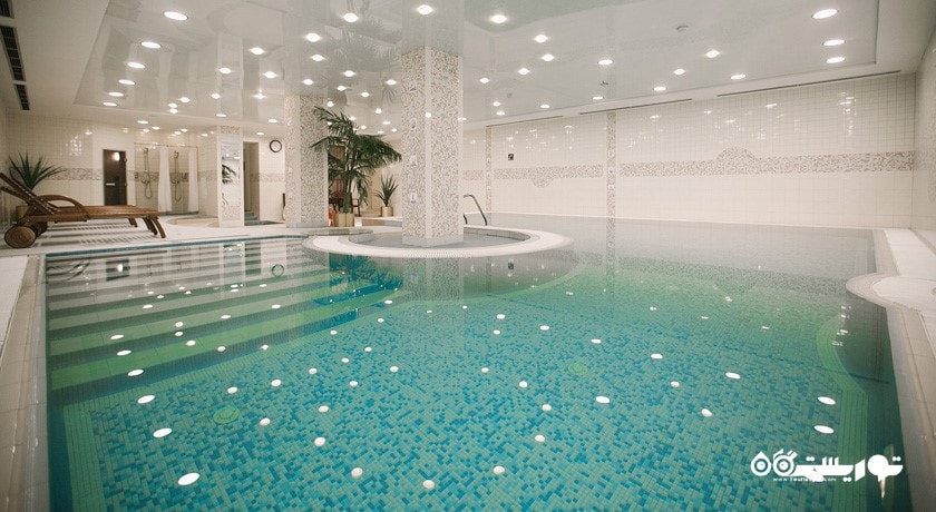 استخر سرپوشیده هتل پیتر فرست