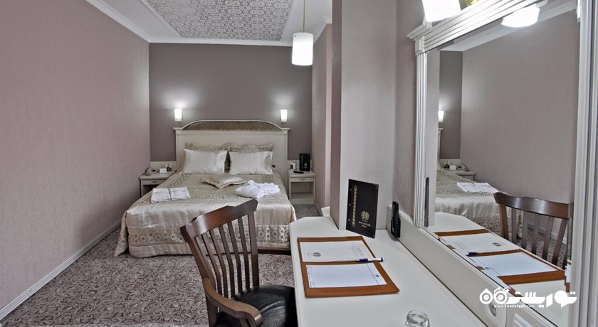 نمای تخت بزرگ اتاق فمیلی