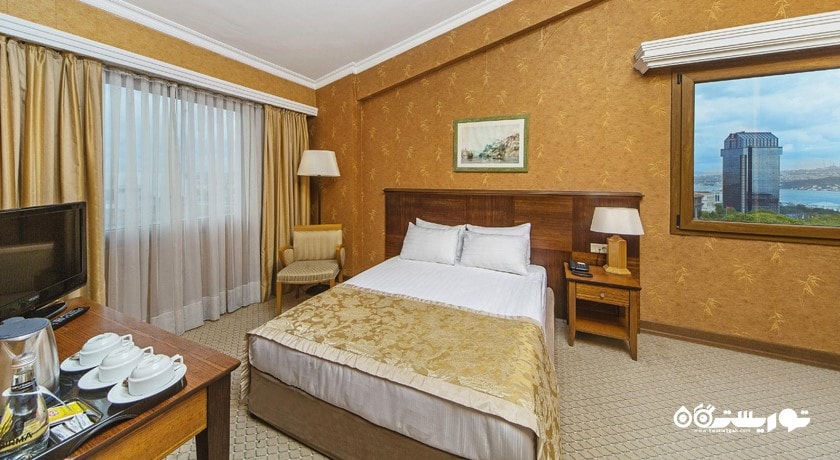 نمای تخت بزرگ اتاق فمیلی