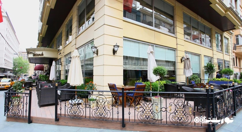 محوطه غذاخوری در فضای باز 