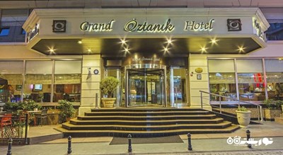 درب ورودی هتل گرند اوزتانیک استانبول