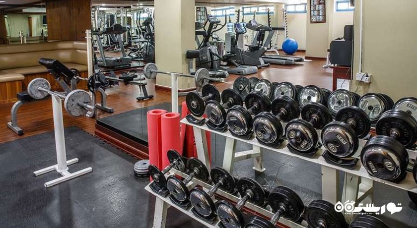 سالن ورزشی هتل سامیت