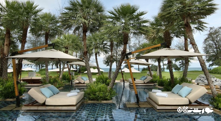 محوطه استراحت در فضای باز هتل