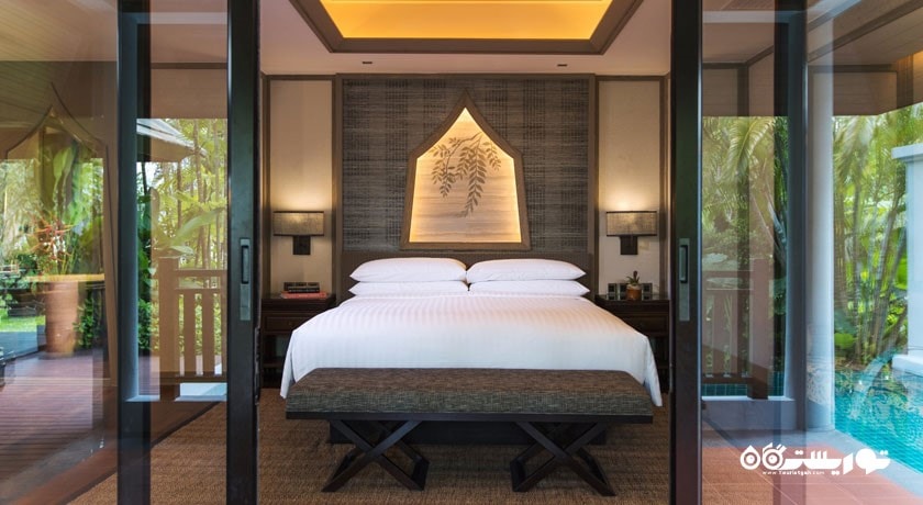 تخت بزرگ ویلا بیچ فرانت با دسترسی به استخر