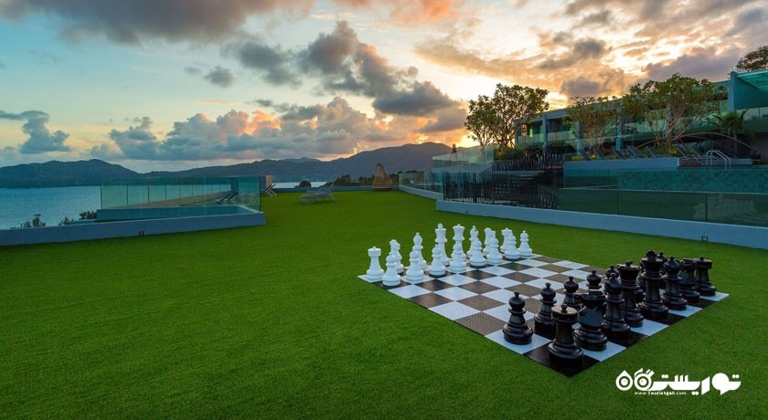 نمایی از محوطه فضای سبز هتل