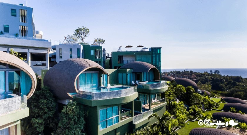 ساختمان هتل کرست ریزورت اند پول ویلاز