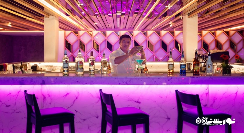 نمایی از پول بار اوشن ویو