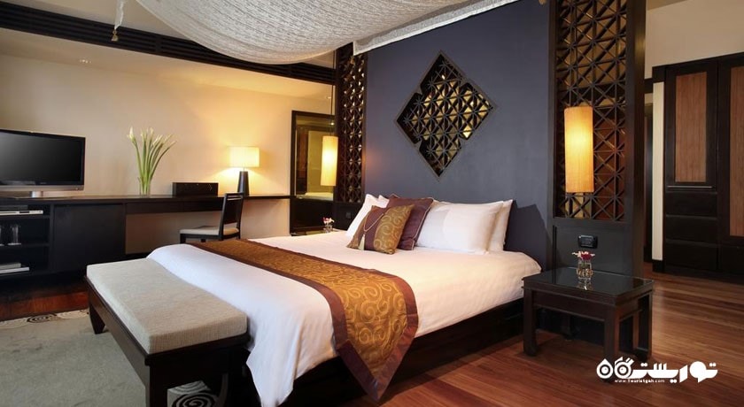 نمای تخت بزرگ ویلا پول