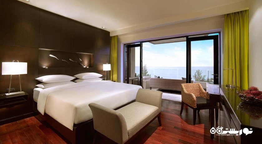تخت بزرگ اتاق استاندارد با چشم انداز دریا