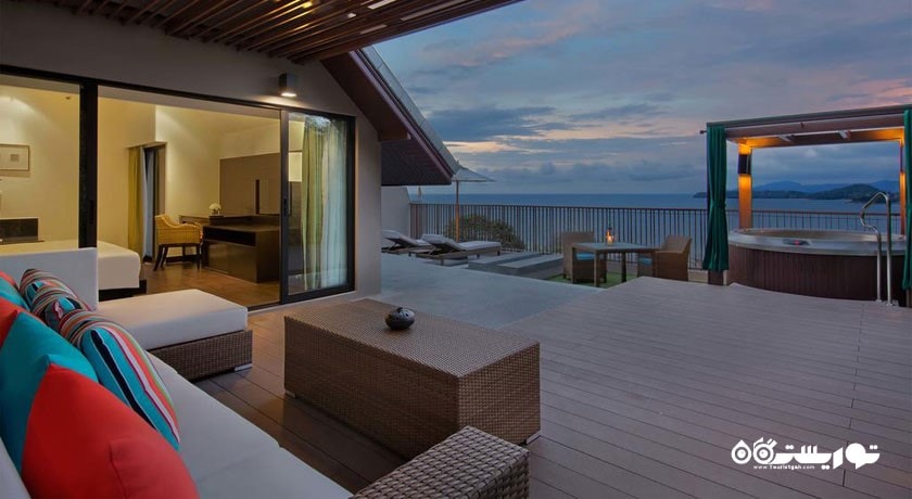 محوطه نشیمن در تراس اتاق کلاب