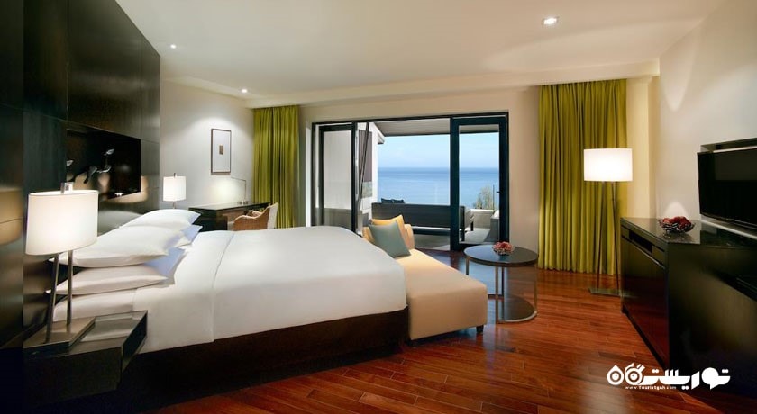 نمای تخت بزرگ اتاق دلوکس