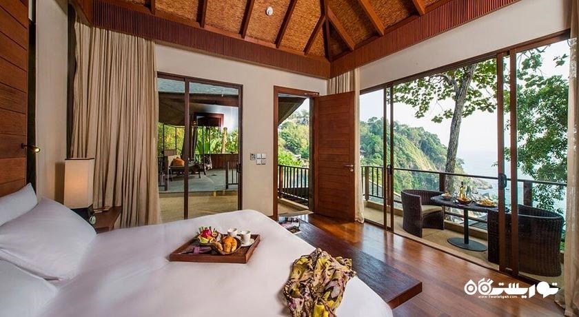 نمای تخت بزرگ ویلا پول